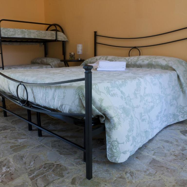 B&B Gate 52 - Camera Quadrupla con Bagno in Comune - 2