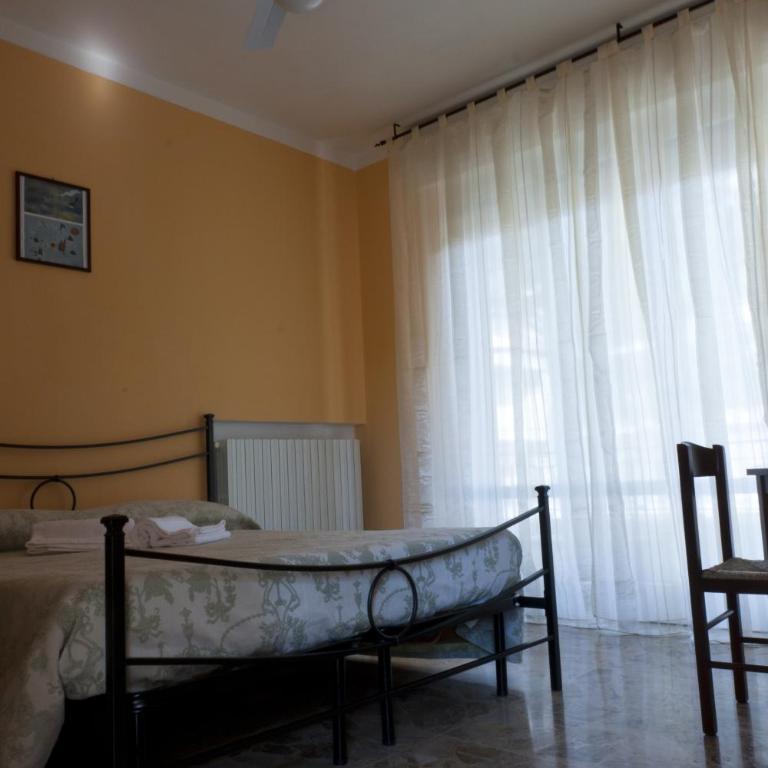 B&B Gate 52 - Camera Quadrupla con Bagno in Comune - 3