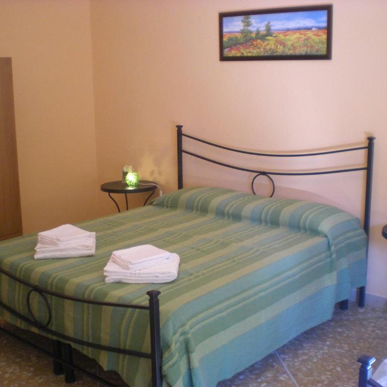 B&B Gate 52 - Camera Matrimoniale con Bagno in Comune - 1