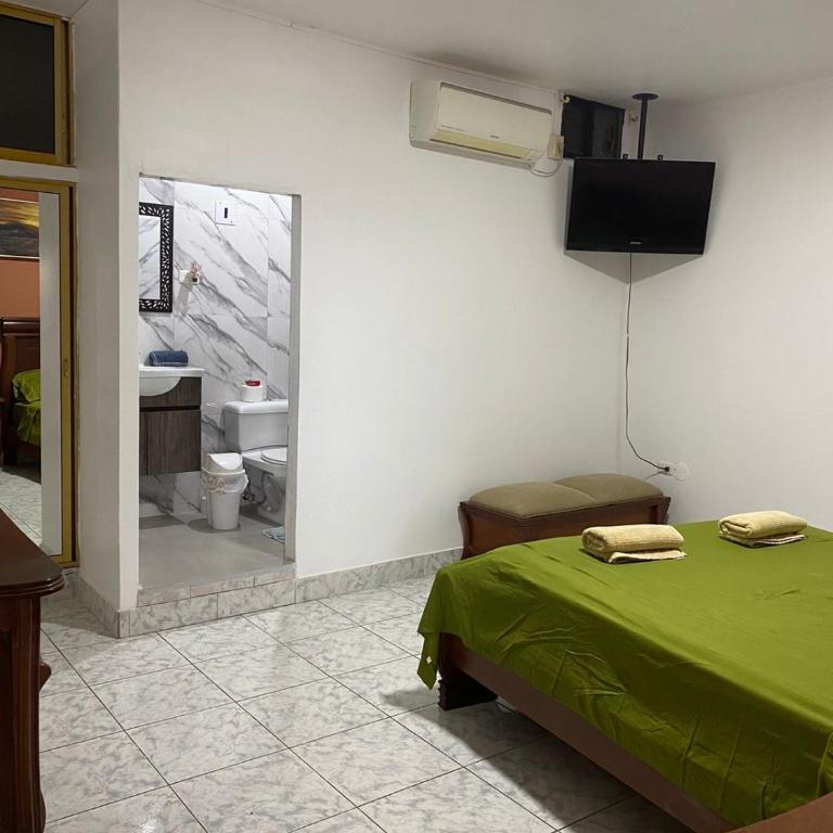 Departamento a Pocos Minutos de Playa el Murciélago Manta - Ecuador - Apartment with Balcony - 14