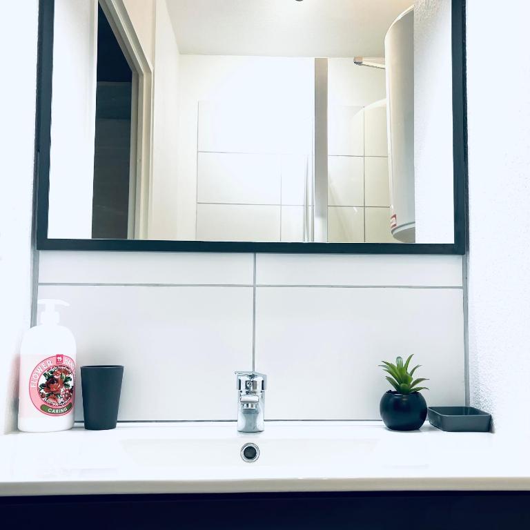 Le Red Escape à 15min du centre avec parking privé gratuit - Apartamento Estudio - 23