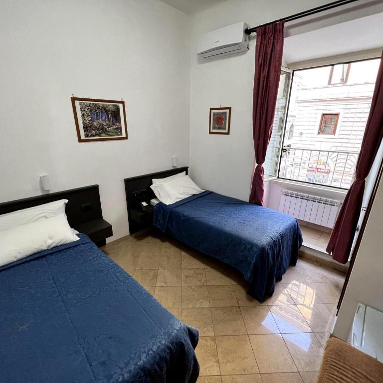 Hotel domus termini - Camera Doppia con Letti Singoli con Bagno Privato Esterno - 3