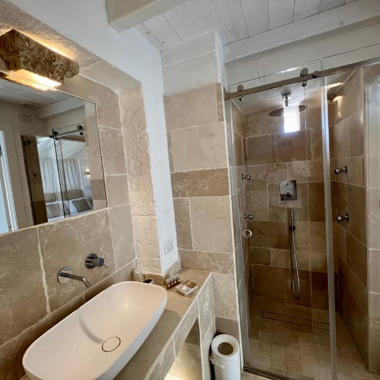 Vittorio Emanuele Charming Suites - Camera Queen con Vasca Idromassaggio - 9