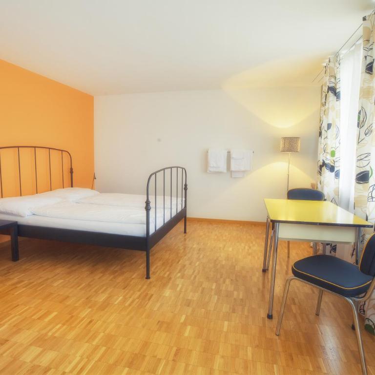 Bettstatt-Neustadt - Doppelzimmer mit Balkon und Gemeinschaftsbad - 6