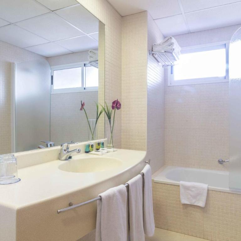 Hotel Albahia Alicante - Superior Double or Twin Room with Sea View (2 adults + 1 child) - 1