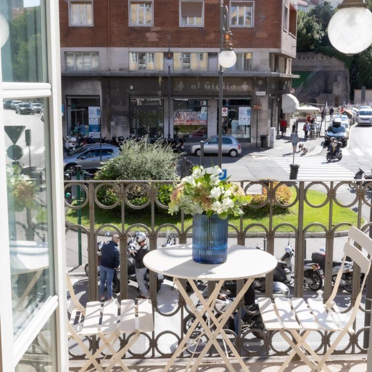 S1 Luxury Suites and Rooms - Camera Matrimoniale Deluxe con Balcone - 1