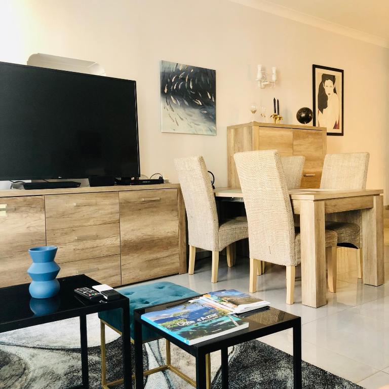 CHARMING APARTMENT NEAR THE BEACH - Appartement 2 Chambres - 8