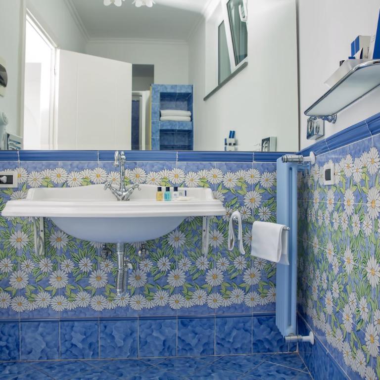 Relais Maresca Luxury Small Hotel & Terrace Restaurant - Attic Room with Private Solarium Terrace - 4