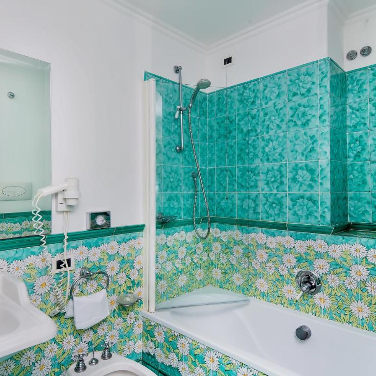 Relais Maresca Luxury Small Hotel & Terrace Restaurant - Camera Matrimoniale Classic con Vista Interna - 4