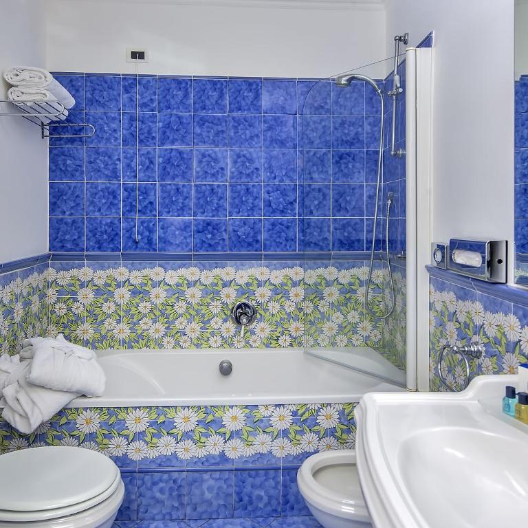 Relais Maresca Luxury Small Hotel & Terrace Restaurant - Camera Deluxe Matrimoniale con Vista Mare - 4