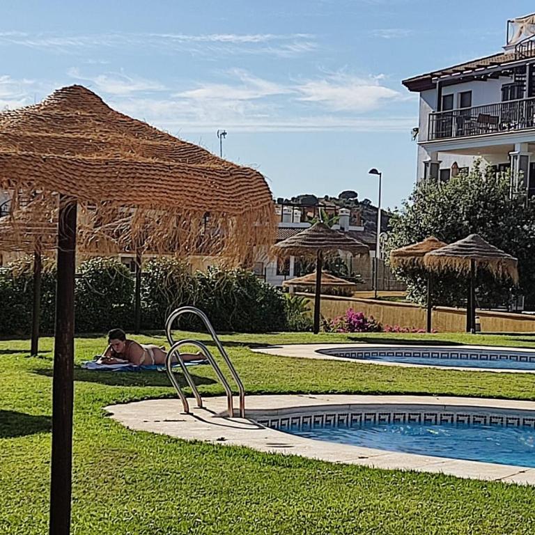 Apartamento completo con piscina comunitaria y patio exterior - Apartamento de 2 dormitorios - 6