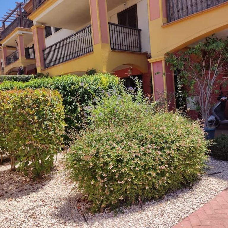 Apartamento completo con piscina comunitaria y patio exterior - Apartamento de 2 dormitorios - 13