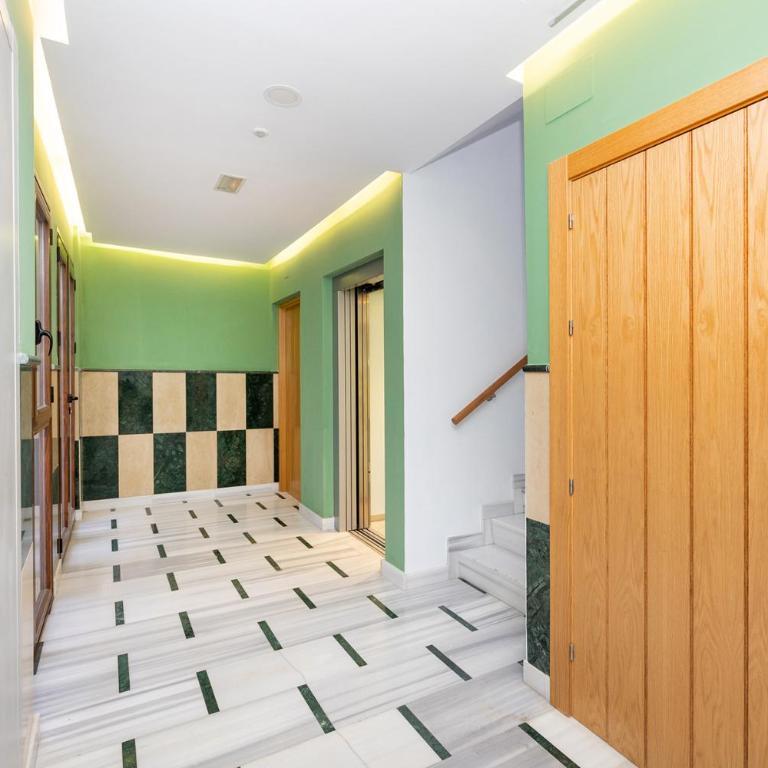 3 bedroom Elegant & Cozy City Centre - Three-Bedroom Apartment - 30