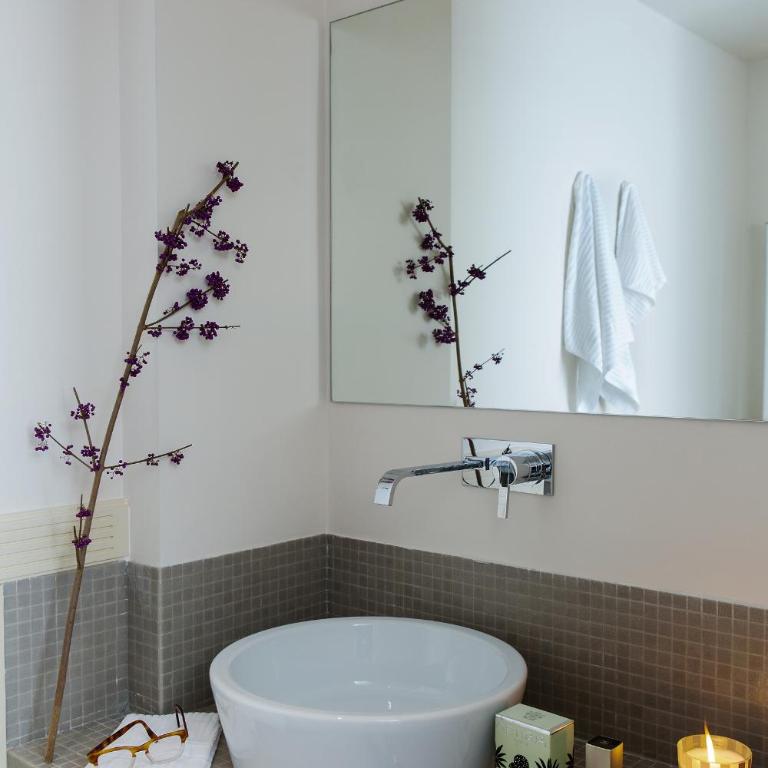 MyNavona - Camera Ampia Matrimoniale/Doppia con Letti Singoli con Vista Città - 2