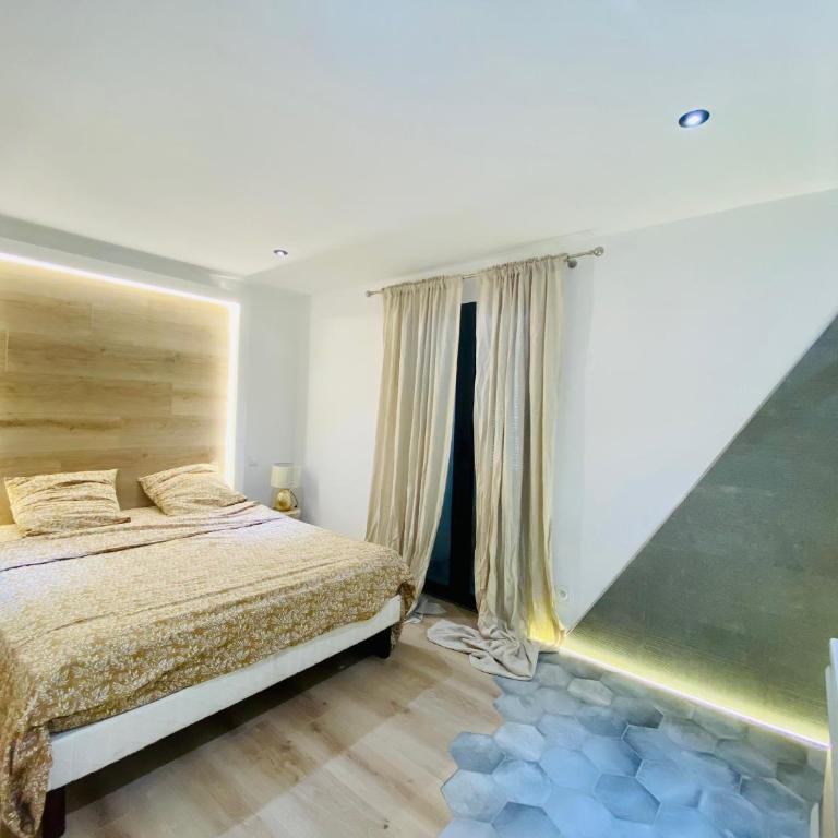 Duplex 120m2 terrasse vue sur Nîmes - Appartamento con 3 Camere da Letto - 4