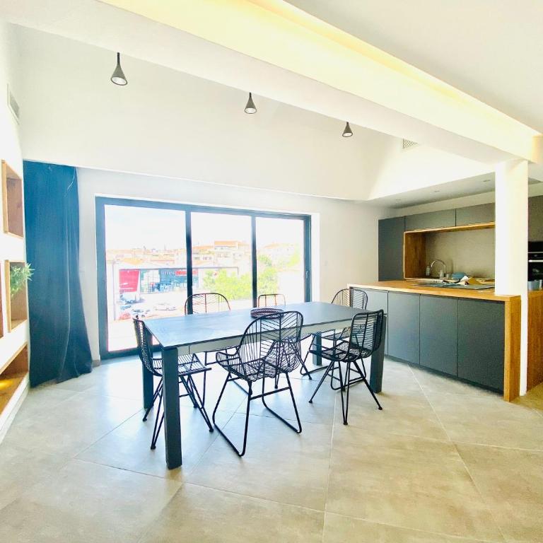 Duplex 120m2 terrasse vue sur Nîmes - Appartamento con 3 Camere da Letto - 8