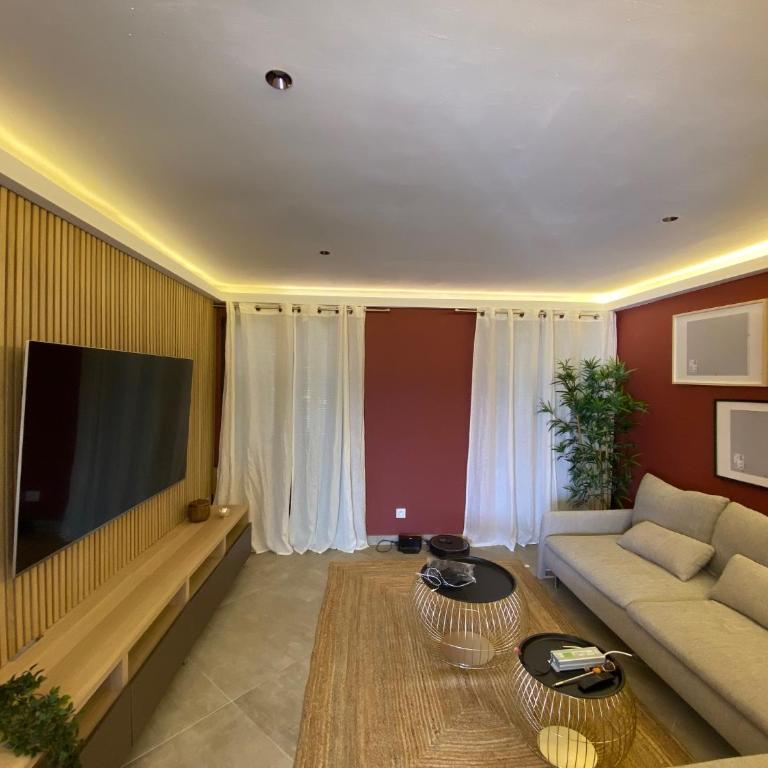 Duplex 120m2 terrasse vue sur Nîmes - Appartamento con 3 Camere da Letto - 14