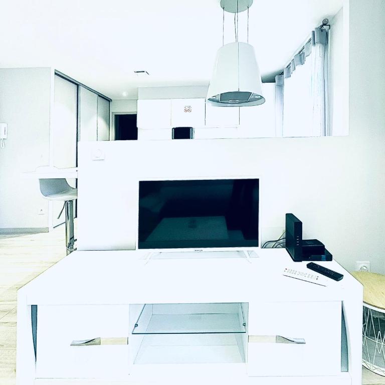 Le White Cosy à 5 minutes du Lac avec parking privatif gratuit - Appartement 1 Chambre - 25