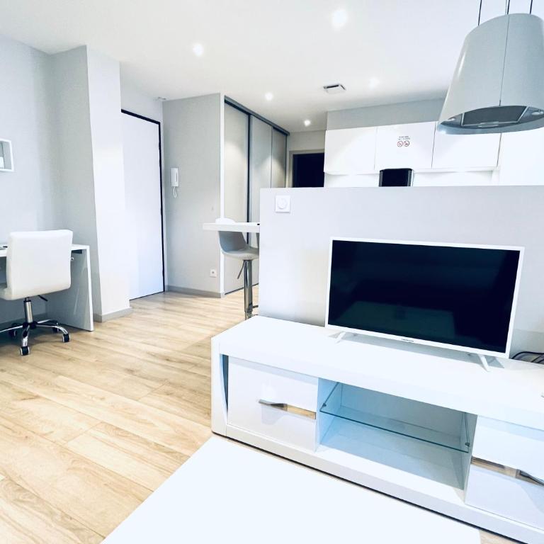 Le White Cosy à 5 minutes du Lac avec parking privatif gratuit - Appartement 1 Chambre - 27