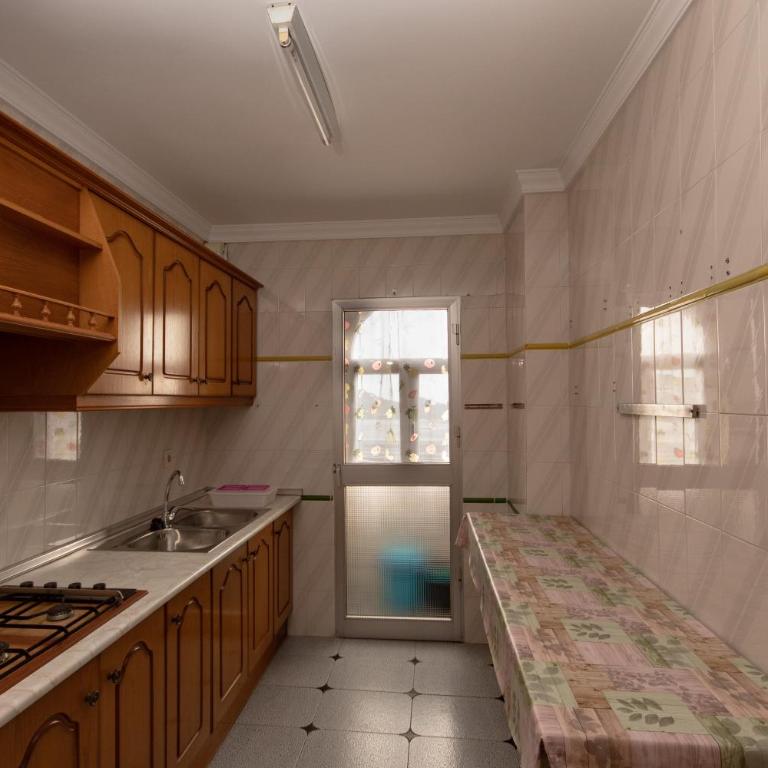 Precioso piso de 3 dormitorios, cocina y 1 baño - Apartamento de 3 dormitorios - 21