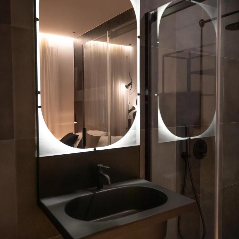 S1 Luxury Suites and Rooms - Camera Matrimoniale Deluxe - 3