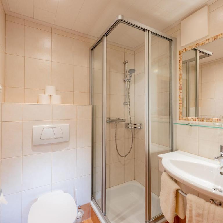 Gästehaus Herrmann - Habitación Triple con balcón - 1