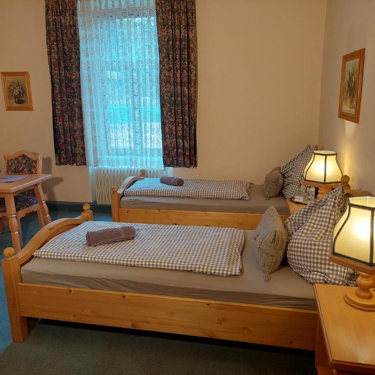 3 Raben - Leoben - Zimmer für Geschäftsreisende, Urlauber, Monteure und Handwerker, Polski Pensjonat Austria - Camera Matrimoniale/Doppia con Letti Singoli - 3