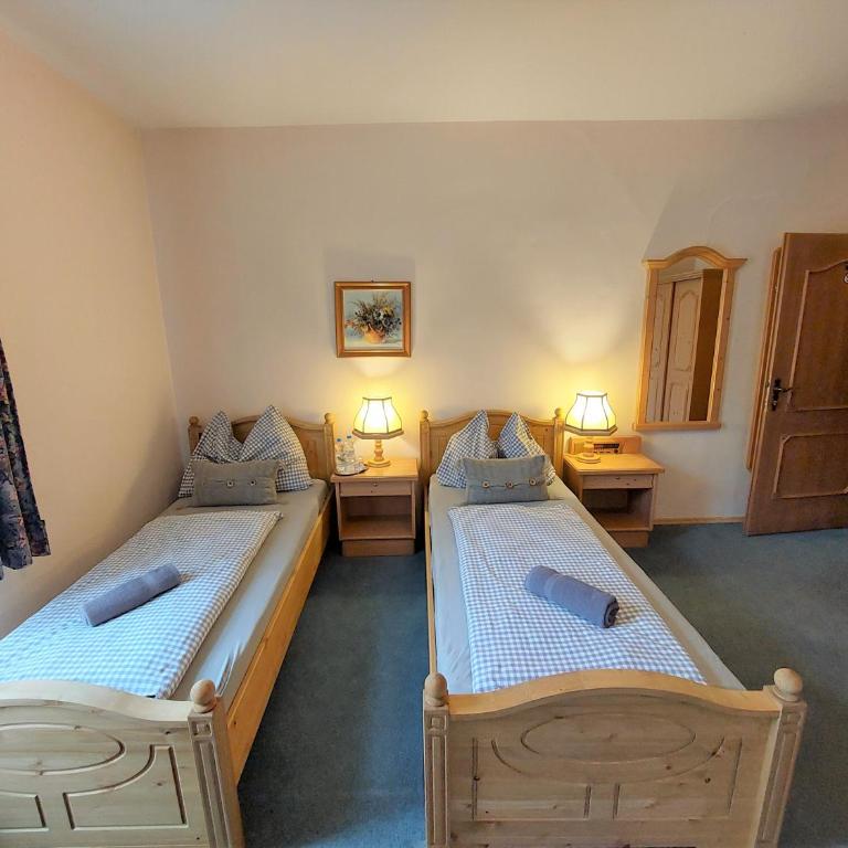 3 Raben - Leoben - Zimmer für Geschäftsreisende, Urlauber, Monteure und Handwerker, Polski Pensjonat Austria - Camera Matrimoniale/Doppia con Letti Singoli - 1