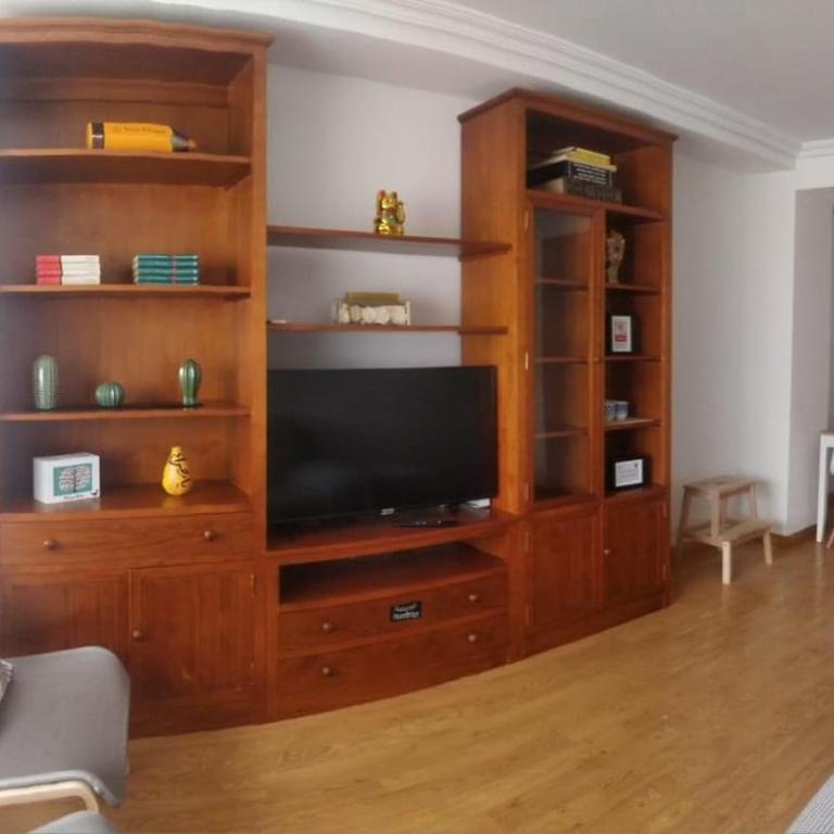 Apartamento grande, 2 dormitorios, garaje gratis - Two-Bedroom Apartment - 10