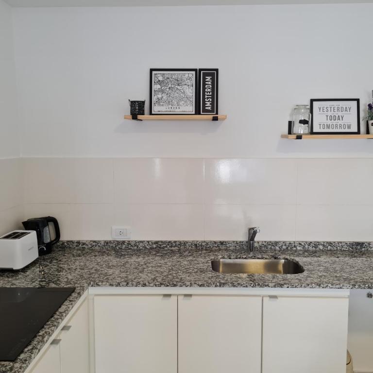 Moderno departamento en Mendoza con cochera - Apartamento de 1 dormitorio - 75