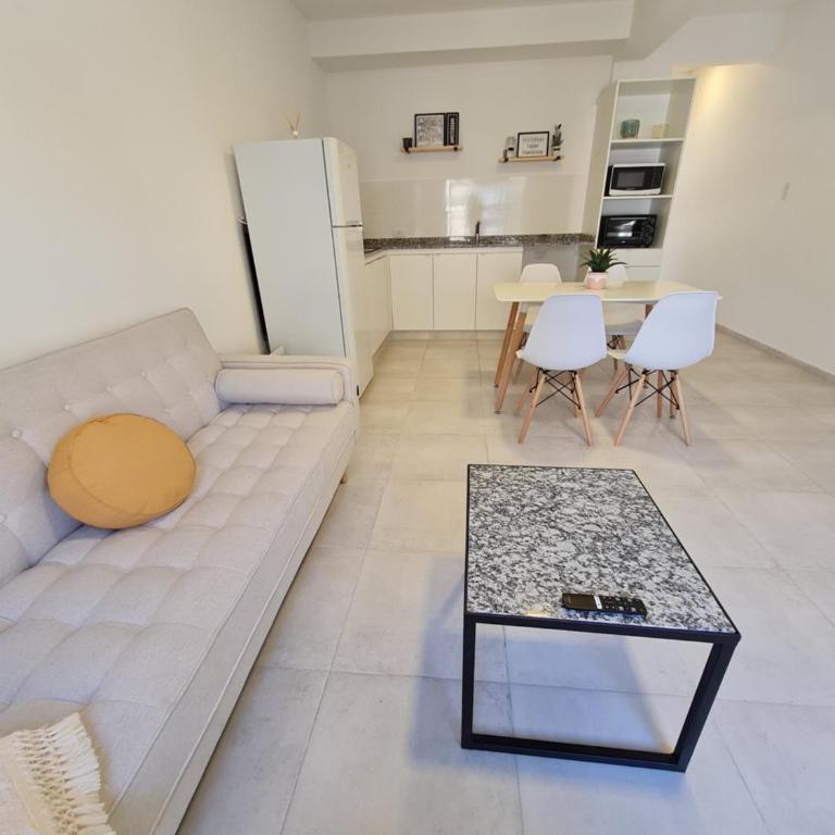 Moderno departamento en Mendoza con cochera - Apartamento de 1 dormitorio - 85