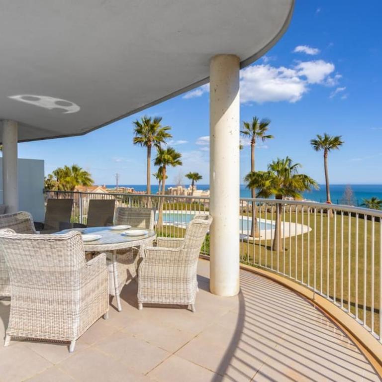Sunny terrace with Jacuzzi by Costarentals- Ref 26 - Apartamento de 3 dormitorios - 25