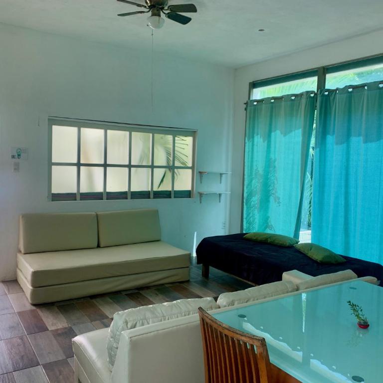 Casa Borush by Ecoplaneta - Estudio Familiar - 11