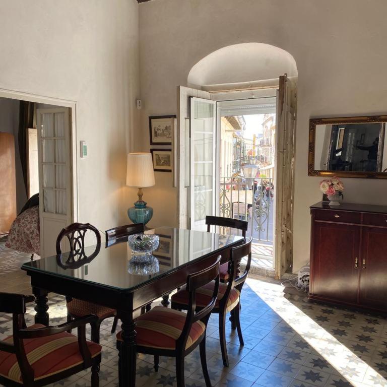 Gran casa señorial de 300m en centro histórico - Apartamento - 32