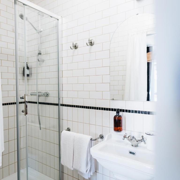 Les Chouettes Hostel - Lit dans Dortoir pour Femmes de 4 Lits - 5