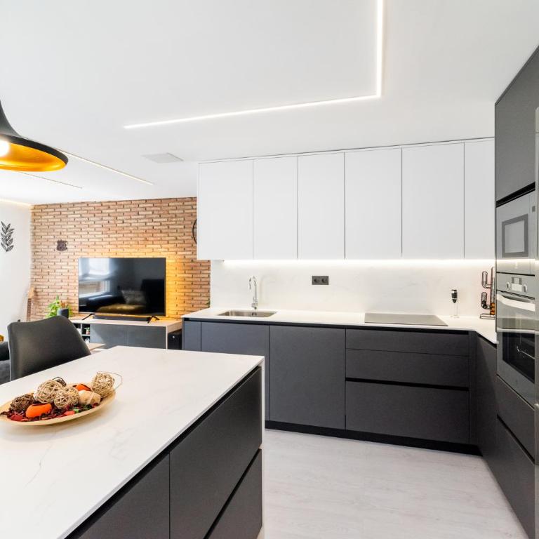 Premium apartment Granada Center with balcony view - Two-Bedroom Apartment - 9