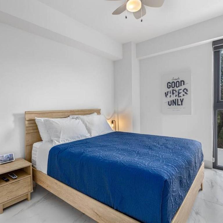 Endless Summer - 2Bed 2Bath Condo - Seasonly Heated Pool with Ocean Views - 5min walk to Beach - Fibre Internet - Sleeps 6 - Apartamento de 2 dormitorios - 26