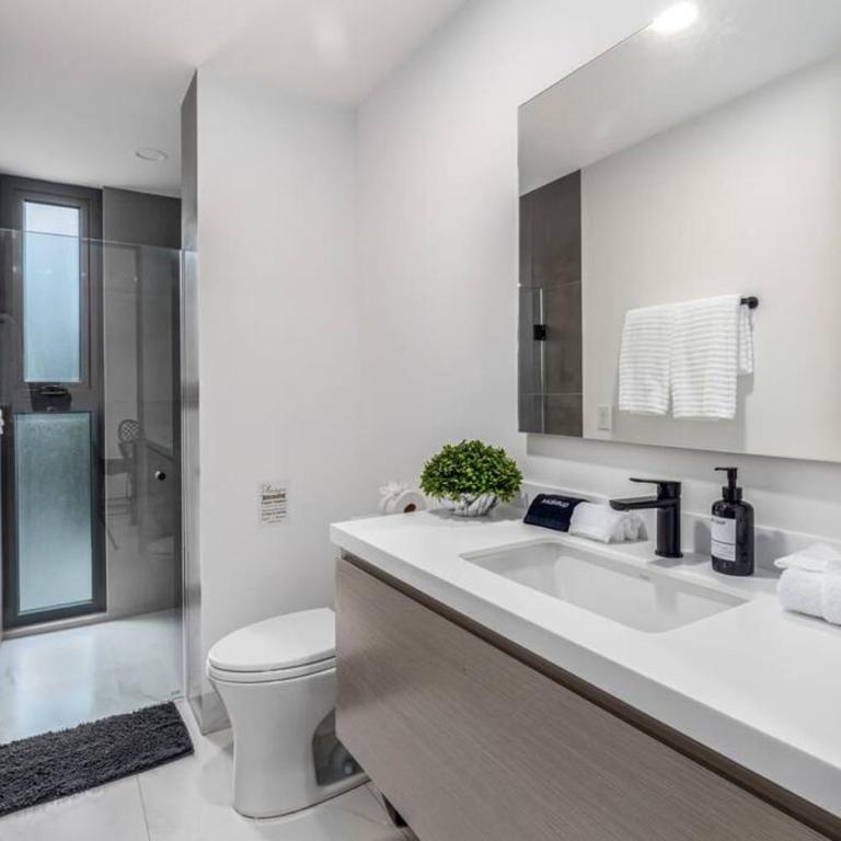 Endless Summer - 2Bed 2Bath Condo - Seasonly Heated Pool with Ocean Views - 5min walk to Beach - Fibre Internet - Sleeps 6 - Apartamento de 2 dormitorios - 29