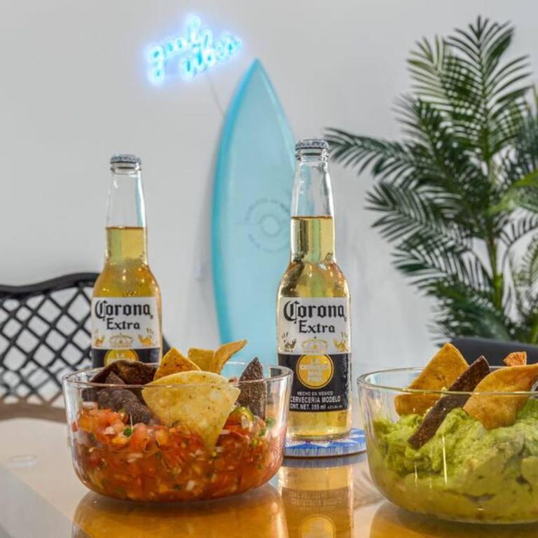 Endless Summer - 2Bed 2Bath Condo - Seasonly Heated Pool with Ocean Views - 5min walk to Beach - Fibre Internet - Sleeps 6 - Apartamento de 2 dormitorios - 6