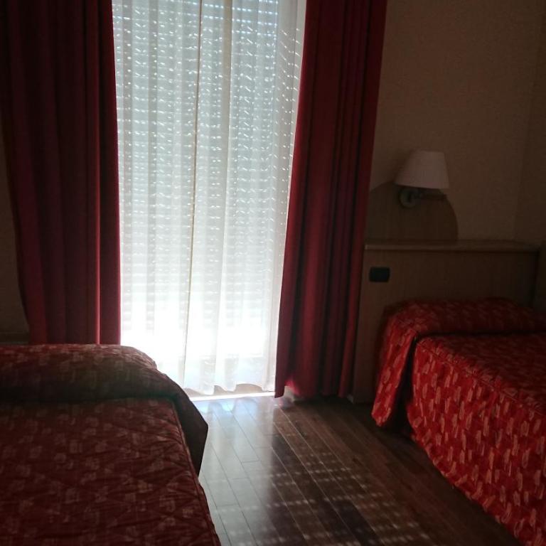 Hotel Gasparina - Camera Familiare con Vista Lago - 5