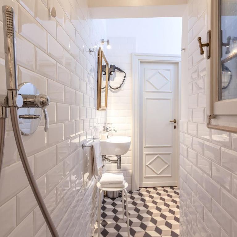 The Bluehostel - One-Bedroom Apartment - 19