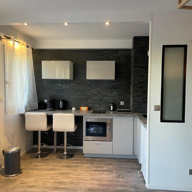 T2 rénové, jaccuzi, sauna, sièges massants, jardin, parking, métro - Apartment mit 1 Schlafzimmer - 15