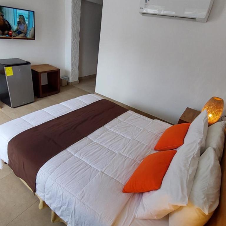 Howard Johnson by Wyndham Montañita - 1 Queen Bed, Pool View, Non-Smoking - 4