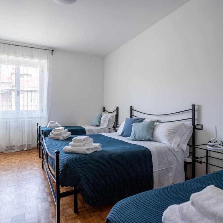 Rent Apartment - Parking and Comfort - Spacious Apt up to 8 Pax - Appartamento con 3 Camere da Letto - 3