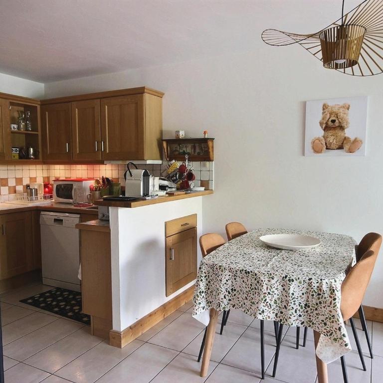 Joli 2 pièces, animaux admis, parking, à Bourg St Maurice - FR-1-411-845 - Appartamento - 2