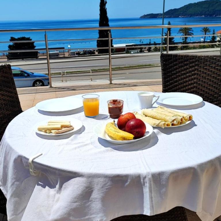 Seaview, just across the beach, Bečići - One-Bedroom Apartment - 13