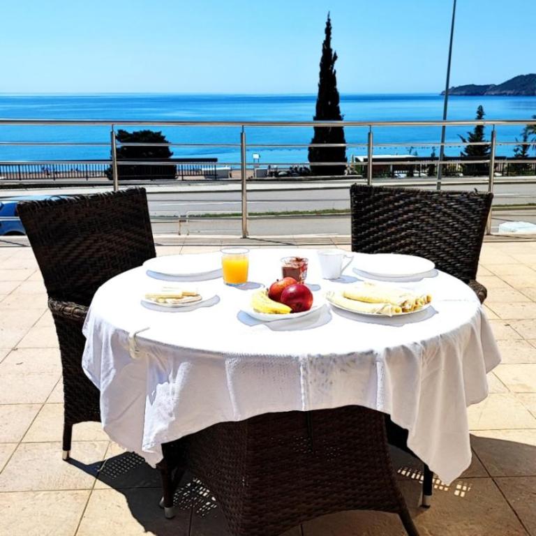 Seaview, just across the beach, Bečići - One-Bedroom Apartment - 16
