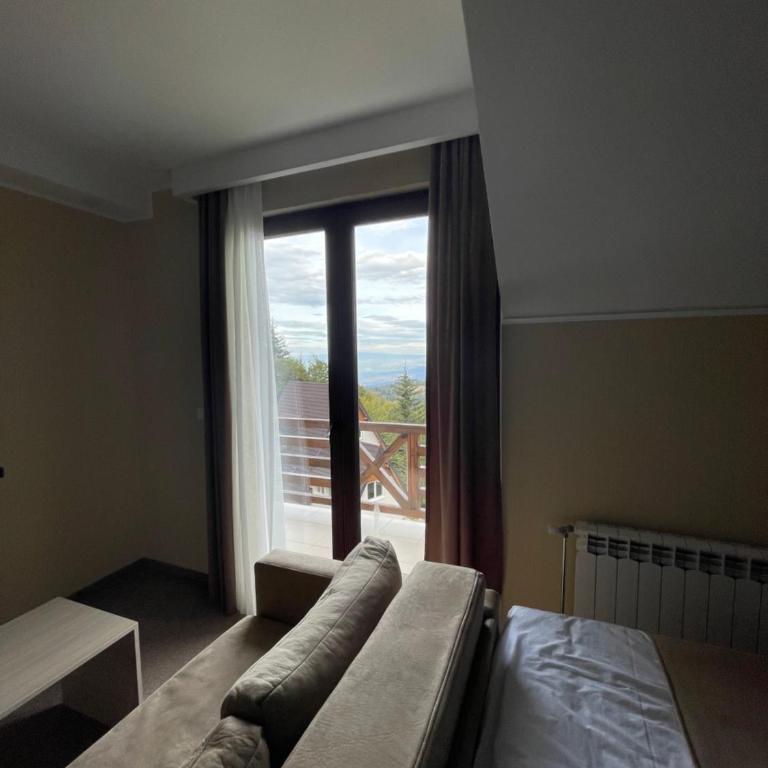 Vila Lucky Kop & Restoran - Studio Apartment - 11