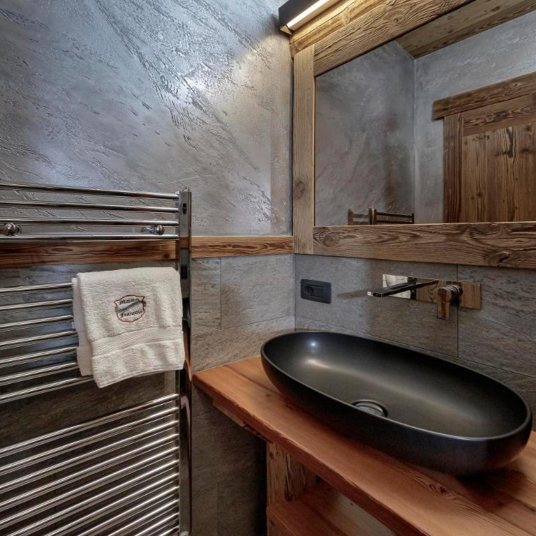 Cervinia Ski Apartment Francois - Private Hot Tub Terrace, Central Location - Appartamento - 48