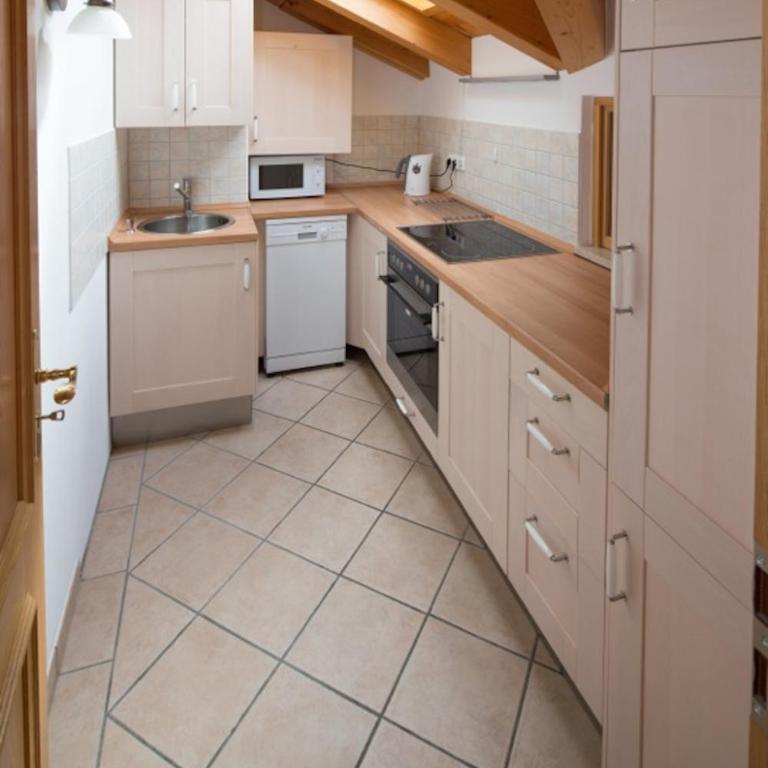 Golden GaPa Penthouse 1 - Deluxe Two-Bedroom Apartment with Mountain View - 20